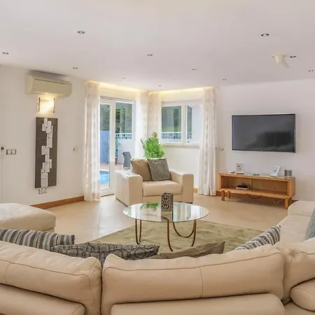 فيلة Cristo Too *